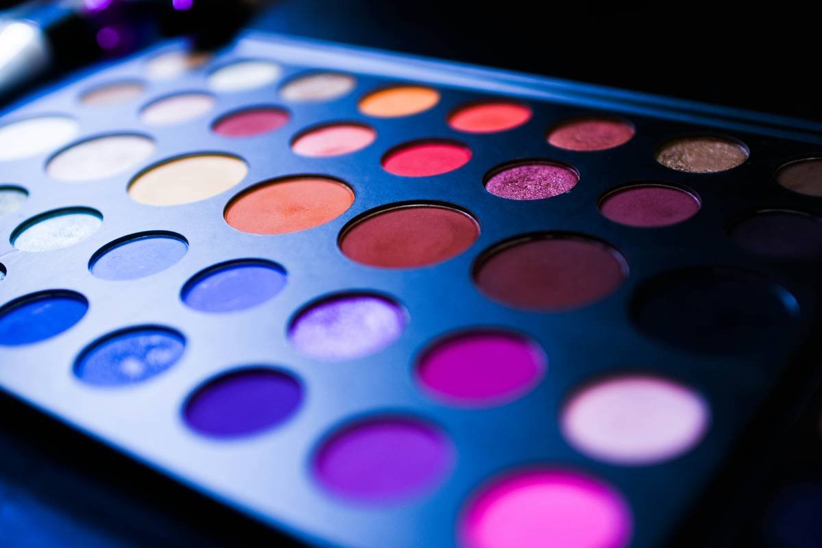 Theatrical Makeup Secrets: How Fantasy Artists Create Magic That Lasts Under Hot Lights