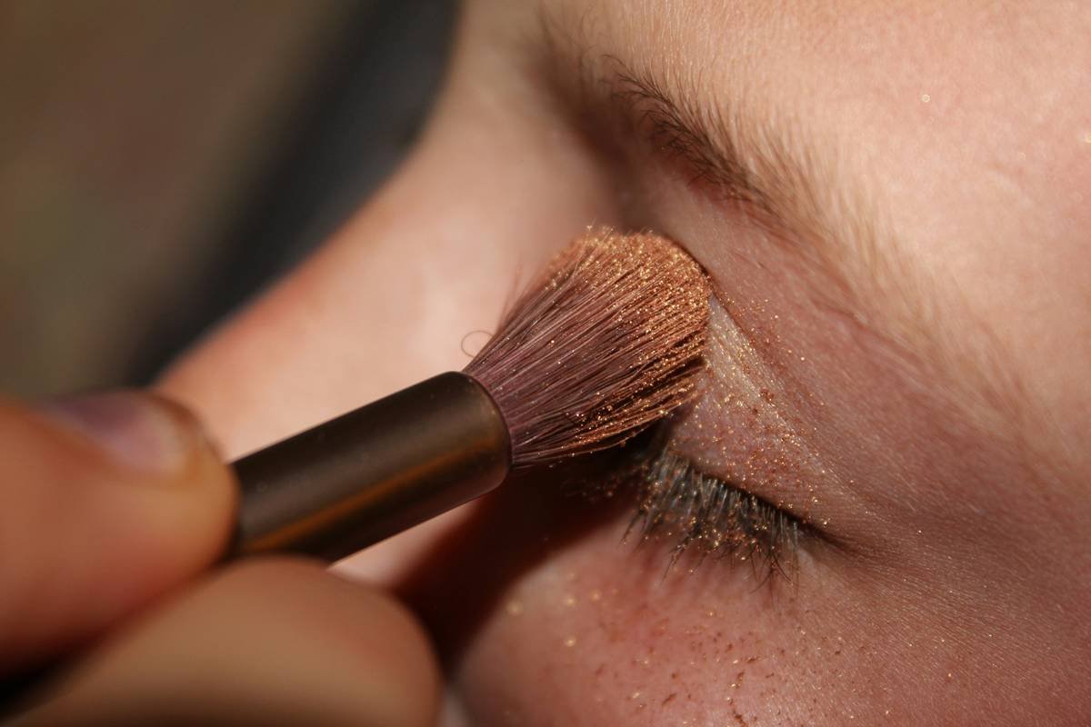 Glitter Makeup for Cosplay: Your Ultimate Guide to Fantasy Looks That Shine (Without Melting Into a Sparkly Mess)