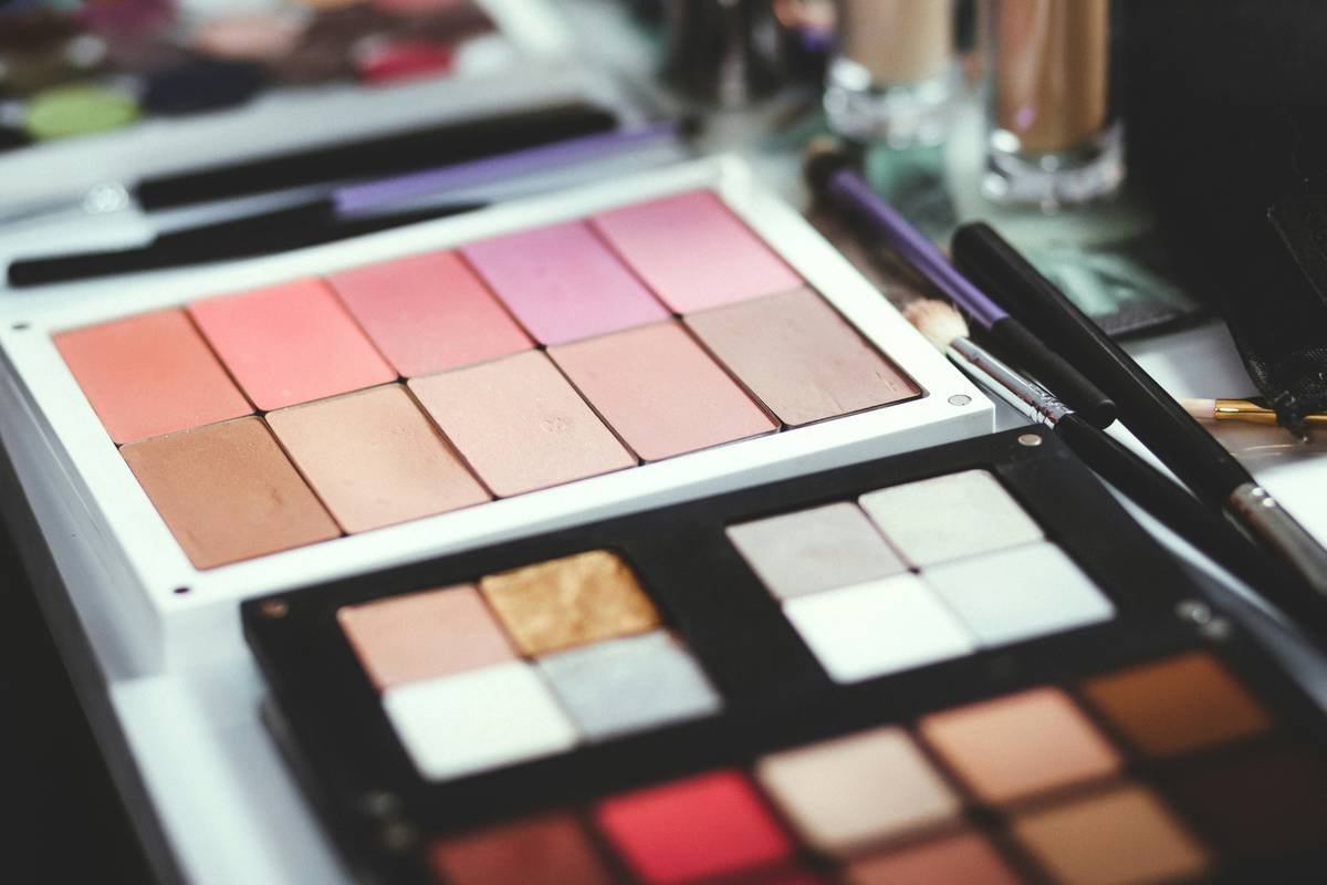 The Ultimate Guide to Stage Makeup Palettes for Fantasy Characters That Won’t Melt Under the Spotlight