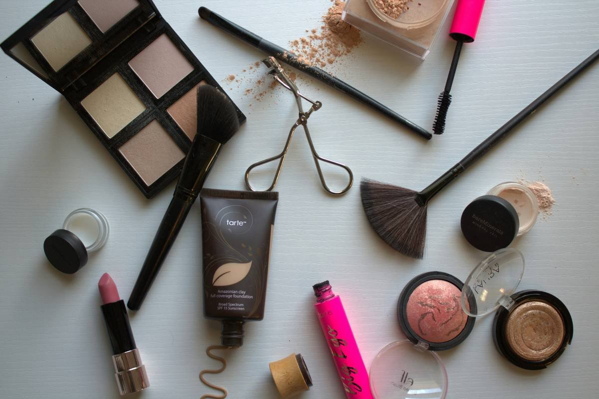 The Ultimate Guide to Theatrical Makeup Products for Fantasy & Costume Artistry