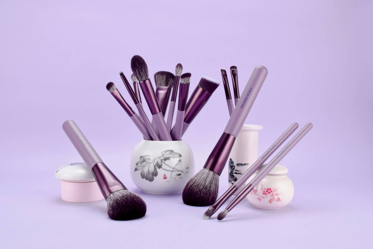 Why Your Fantasy Looks Fall Flat (And How the Right Creative Makeup Kits Can Save Them)